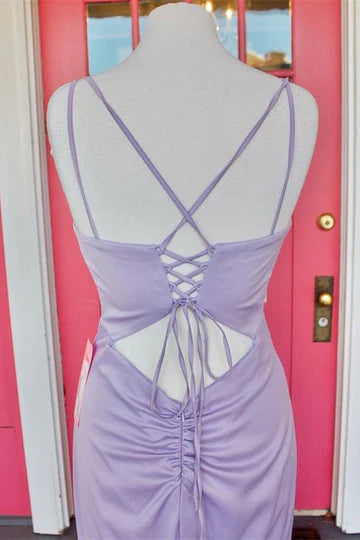 Vestido de fiesta con cuello vuelto y espalda con cordones